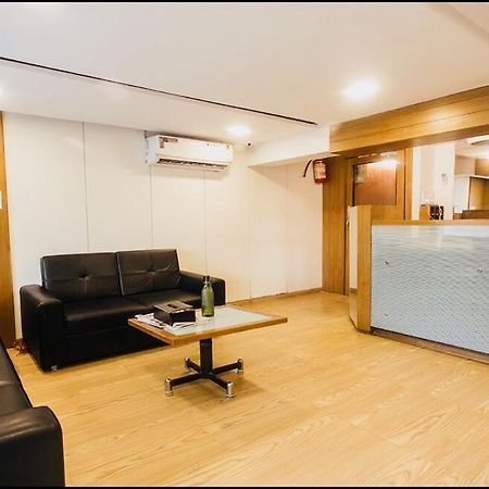 Qubestay Airport Capsule Hotel & Hostel Mumbai Exteriör bild