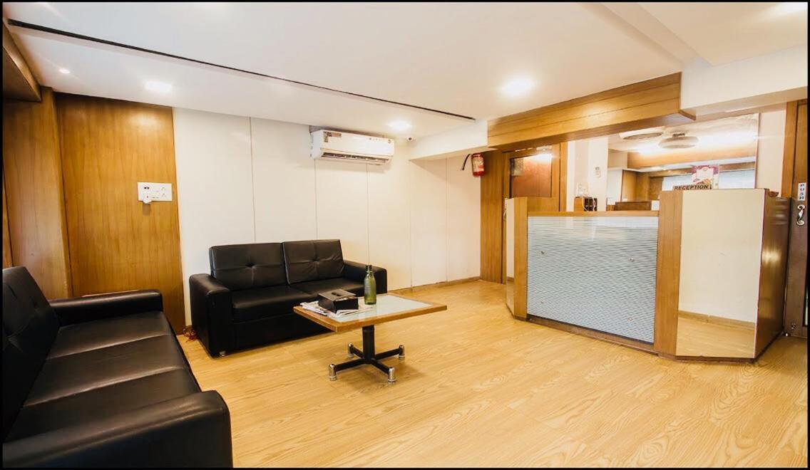 Qubestay Airport Capsule Hotel & Hostel Mumbai Exteriör bild