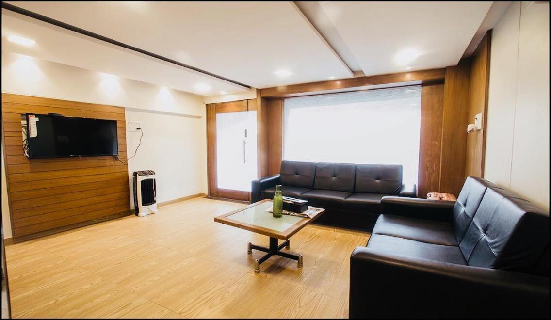 Qubestay Airport Capsule Hotel & Hostel Mumbai Exteriör bild